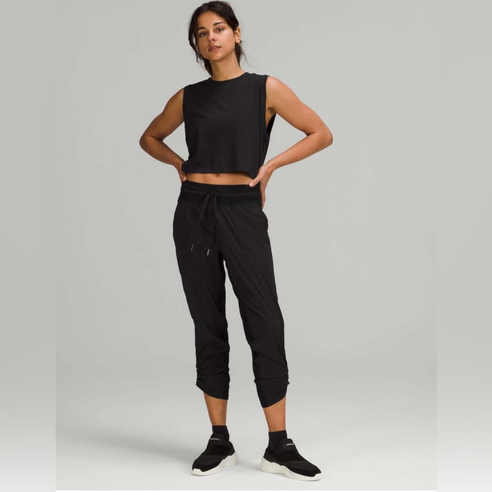 Lululemon Dance Studio Crop 25” black size 4